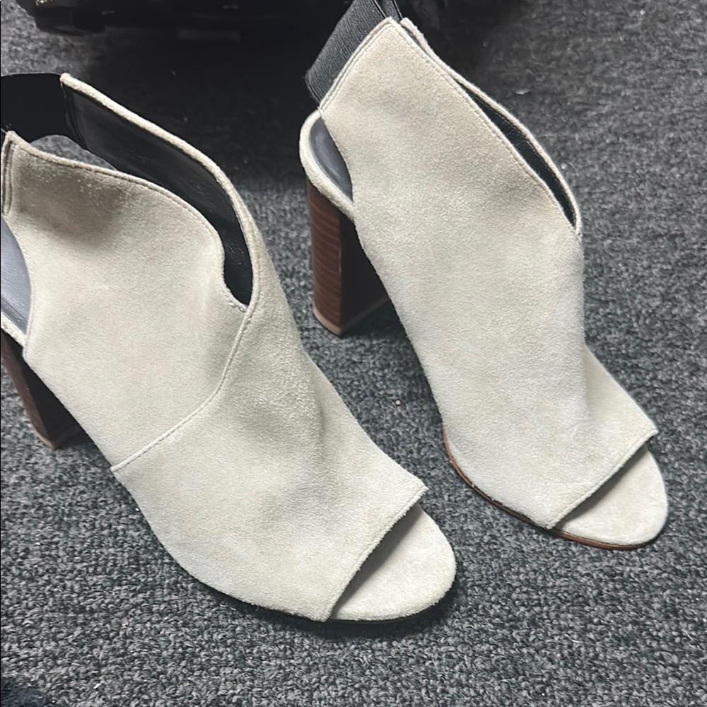 Elegant Grey Suede Peep-Toe Women's Shoes by Via Spiga NWOT